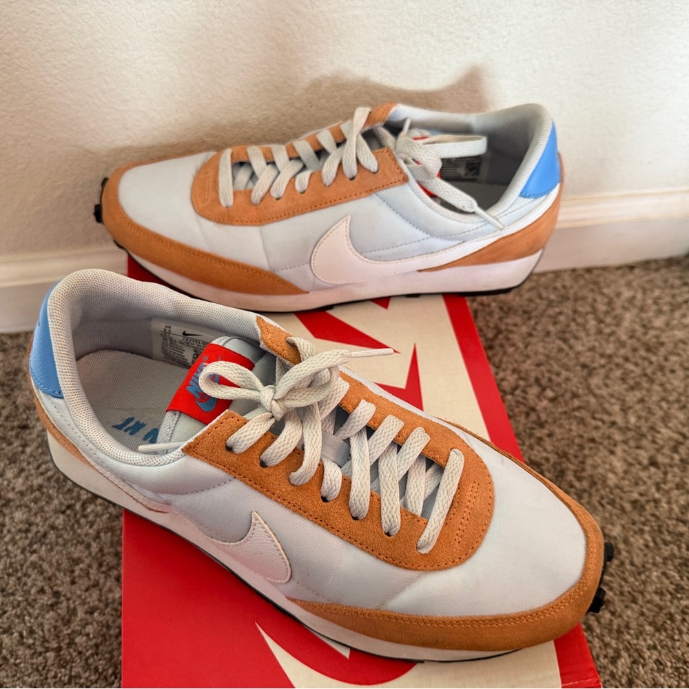 Nike Men's White and Tan Sneakers